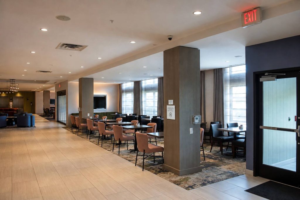 Hilton Garden Inn Newtown Square Radnor — Garden Grille & Bar